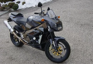 Aprilia RSV 1000 Tuono R Aprilia RSV 1000 Tuono R