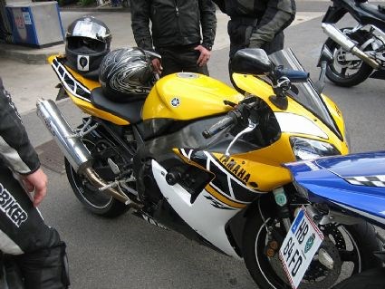 Umgebautes Motorrad Yamaha R1 von Yamaha R7 - Bild 3 Umgebautes Motorrad Yamaha R1 von Yamaha R7 - Bild 3