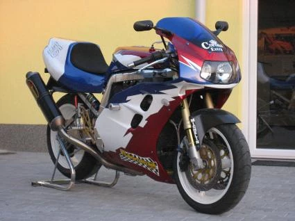 Umbgebautes Motorrad Suzuki GSX-R 1100 Bild 2: Umbgebautes Motorrad Suzuki GSX-R 1100
