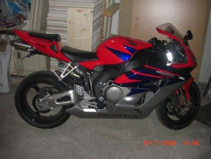 Umgebautes Motorrad Honda CBR1000RR Fireblade von carlos1 - Bild 1 Umgebautes Motorrad Honda CBR1000RR Fireblade von carlos1 - Bild 1
