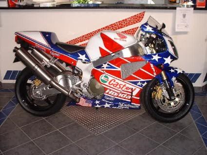 Umgebautes Motorrad Honda VTR 1000 SP-2 von Motorrad Kreiselmeyer GmbH - Bild 7 Umgebautes Motorrad Honda VTR 1000 SP-2 von Motorrad Kreiselmeyer GmbH - Bild 7
