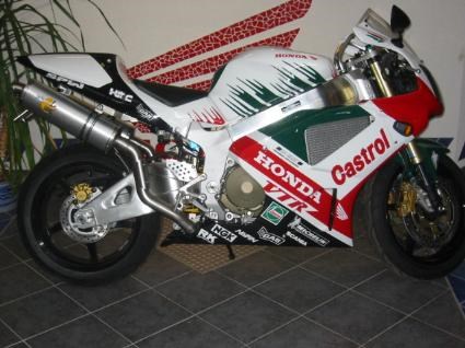 Umgebautes Motorrad Honda VTR 1000 SP-2 von Motorrad Kreiselmeyer GmbH - Bild 1 Umgebautes Motorrad Honda VTR 1000 SP-2 von Motorrad Kreiselmeyer GmbH - Bild 1