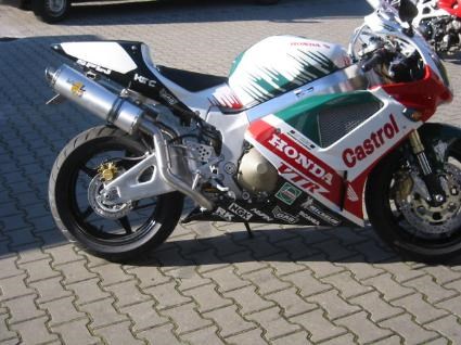 Umgebautes Motorrad Honda VTR 1000 SP-2 von Motorrad Kreiselmeyer GmbH - Bild 4 Umgebautes Motorrad Honda VTR 1000 SP-2 von Motorrad Kreiselmeyer GmbH - Bild 4