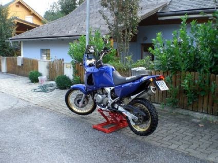 Umgebautes Motorrad Honda XRV 750 Africa Twin von cfuture - Bild 2 Umgebautes Motorrad Honda XRV 750 Africa Twin von cfuture - Bild 2