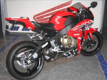 Umgebautes Motorrad Honda CBR1000RR Fireblade von Motorrad Kreiselmeyer GmbH - Bild 9 Umgebautes Motorrad Honda CBR1000RR Fireblade von Motorrad Kreiselmeyer GmbH - Bild 9