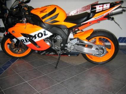 Umgebautes Motorrad Honda CBR1000RR Fireblade von Motorrad Kreiselmeyer GmbH - Bild 7 Umgebautes Motorrad Honda CBR1000RR Fireblade von Motorrad Kreiselmeyer GmbH - Bild 7