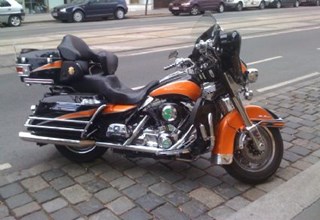 Harley-Davidson Electra Glide Classic FLHTC Harley-Davidson Electra Glide Classic FLHTC