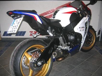 Umgebautes Motorrad Honda CBR1000RR Fireblade von Motorrad Kreiselmeyer GmbH - Bild 6 Umgebautes Motorrad Honda CBR1000RR Fireblade von Motorrad Kreiselmeyer GmbH - Bild 6