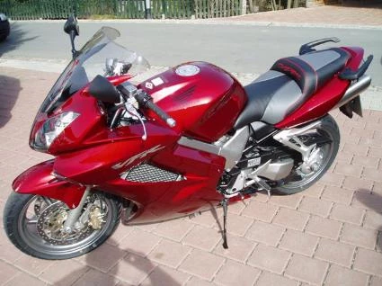 Umbgebautes Motorrad Honda VFR 800 F Bild 1: Umbgebautes Motorrad Honda VFR 800 F