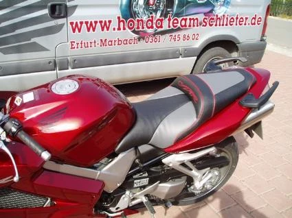 Umbgebautes Motorrad Honda VFR 800 F Bild 2: Umbgebautes Motorrad Honda VFR 800 F