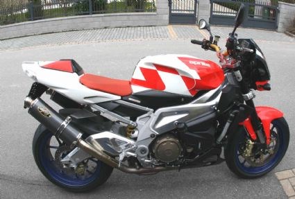 Umgebautes Motorrad Aprilia RSV 1000 Tuono R von eliaselias - Bild 1 Umgebautes Motorrad Aprilia RSV 1000 Tuono R von eliaselias - Bild 1