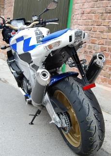 Umgebautes Motorrad Aprilia RSV 1000 Tuono R von HK-Technik Kemeter OG - Bild 3 Umgebautes Motorrad Aprilia RSV 1000 Tuono R von HK-Technik Kemeter OG - Bild 3