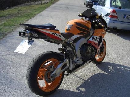 Umgebautes Motorrad Honda CBR1000RR Fireblade von CBRdriver - Bild 5 Umgebautes Motorrad Honda CBR1000RR Fireblade von CBRdriver - Bild 5