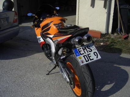 Umgebautes Motorrad Honda CBR1000RR Fireblade von CBRdriver - Bild 7 Umgebautes Motorrad Honda CBR1000RR Fireblade von CBRdriver - Bild 7