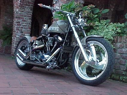 Umgebautes Motorrad Harley-Davidson Softail Custom FXSTC von X-Trem Custombikes - Bild 1 Umgebautes Motorrad Harley-Davidson Softail Custom FXSTC von X-Trem Custombikes - Bild 1