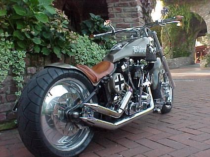 Umgebautes Motorrad Harley-Davidson Softail Custom FXSTC von X-Trem Custombikes - Bild 3 Umgebautes Motorrad Harley-Davidson Softail Custom FXSTC von X-Trem Custombikes - Bild 3