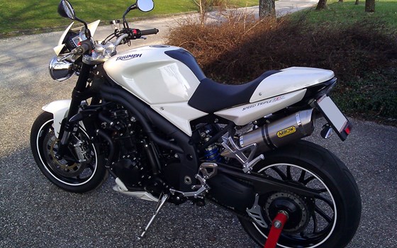 Umgebautes Motorrad Triumph Speed Triple 1050 von cyclone75 - Bild 4 Umgebautes Motorrad Triumph Speed Triple 1050 von cyclone75 - Bild 4