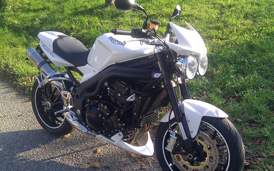 Umgebautes Motorrad Triumph Speed Triple 1050 von cyclone75 - Bild 5 Umgebautes Motorrad Triumph Speed Triple 1050 von cyclone75 - Bild 5