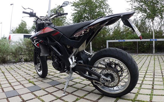 Umgebautes Motorrad Aprilia SXV 550 Supermoto von baunzer - Bild 13 Umgebautes Motorrad Aprilia SXV 550 Supermoto von baunzer - Bild 13