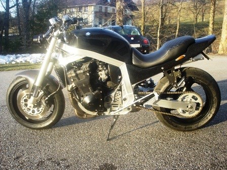 Umgebautes Motorrad Suzuki GSX-R 1100 von grossmutter - Bild 1 Umgebautes Motorrad Suzuki GSX-R 1100 von grossmutter - Bild 1