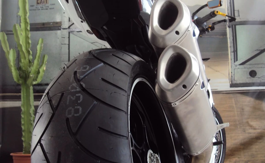 Umbgebautes Motorrad Ducati Streetfighter S Bild 8: Umbgebautes Motorrad Ducati Streetfighter S
