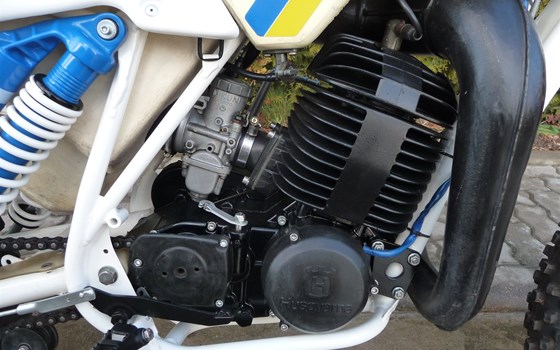 Umgebautes Motorrad Husqvarna WR 300 von Bräuer Motorradsport KG - Bild 9 Umgebautes Motorrad Husqvarna WR 300 von Bräuer Motorradsport KG - Bild 9