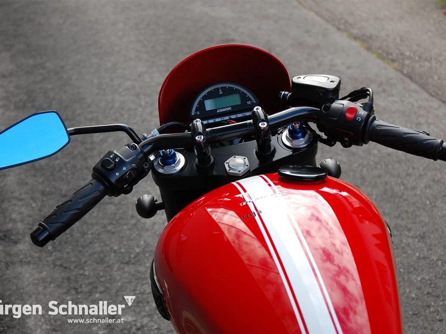 Umbgebautes Motorrad Triumph Thruxton Bild 11: Umbgebautes Motorrad Triumph Thruxton