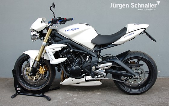 Umgebautes Motorrad Triumph Street Triple von Jürgen Schnaller, Motorräder-Zubehör - Bild 2 Umgebautes Motorrad Triumph Street Triple von Jürgen Schnaller, Motorräder-Zubehör - Bild 2