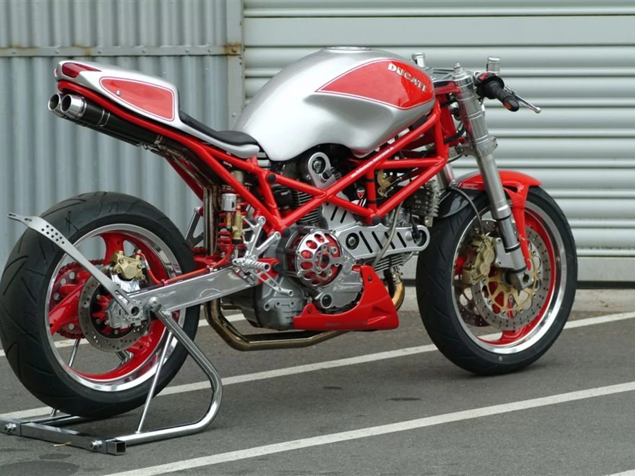 Umbgebautes Motorrad Ducati Monster 1000 S Bild 2: Umbgebautes Motorrad Ducati Monster 1000 S