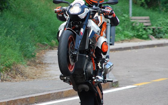 Umgebautes Motorrad KTM 990 Supermoto R von promitho - Bild 4 Umgebautes Motorrad KTM 990 Supermoto R von promitho - Bild 4