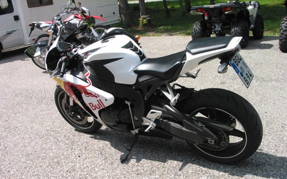 Umgebautes Motorrad Honda CBR1000RR Fireblade von Motorrad-Wagner - Bild 3 Umgebautes Motorrad Honda CBR1000RR Fireblade von Motorrad-Wagner - Bild 3
