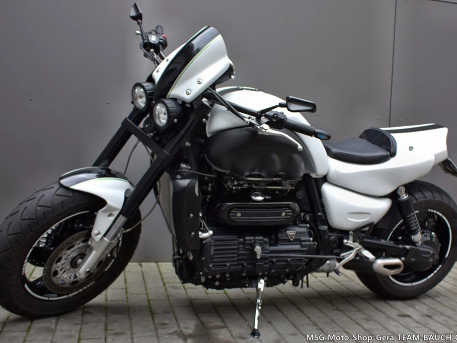 Umbgebautes Motorrad Triumph Rocket III Bild 3: Umbgebautes Motorrad Triumph Rocket III