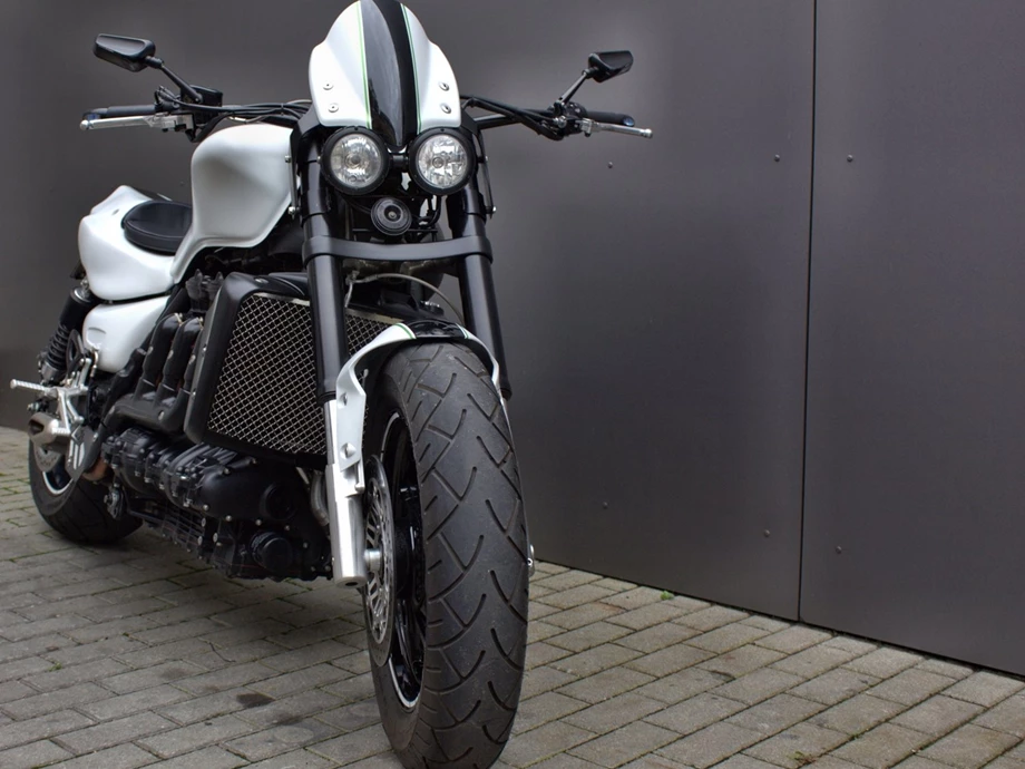 Umbgebautes Motorrad Triumph Rocket III Bild 6: Umbgebautes Motorrad Triumph Rocket III