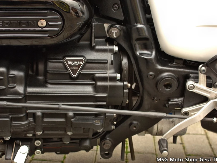 Umbgebautes Motorrad Triumph Rocket III Bild 9: Umbgebautes Motorrad Triumph Rocket III