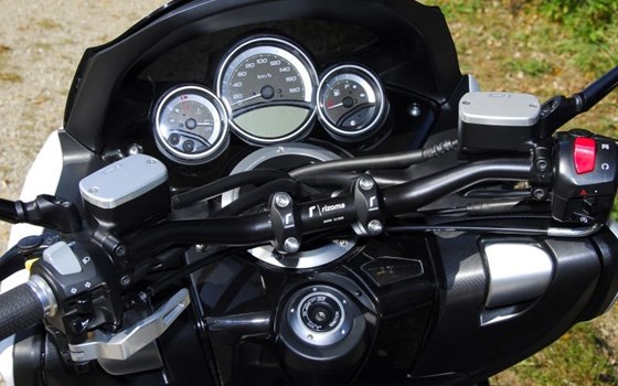 Umgebautes Motorrad Yamaha T-MAX White von Zweiradcenter Steyr e.U., Peter Bührer - Bild 7 Umgebautes Motorrad Yamaha T-MAX White von Zweiradcenter Steyr e.U., Peter Bührer - Bild 7