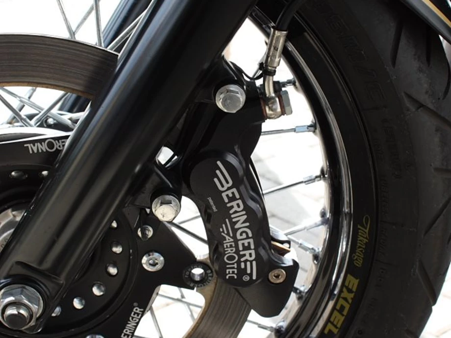 Umbgebautes Motorrad Triumph Thruxton Bild 15: Umbgebautes Motorrad Triumph Thruxton
