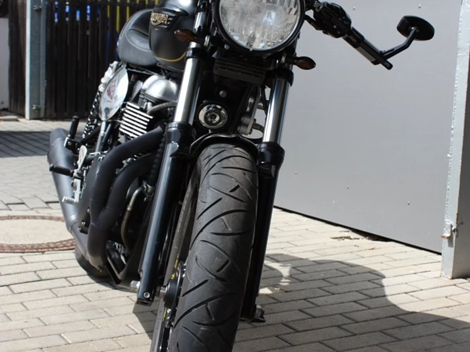 Umbgebautes Motorrad Triumph Thruxton Bild 6: Umbgebautes Motorrad Triumph Thruxton