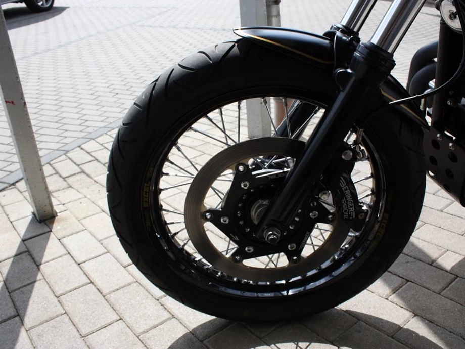 Umbgebautes Motorrad Triumph Thruxton Bild 9: Umbgebautes Motorrad Triumph Thruxton