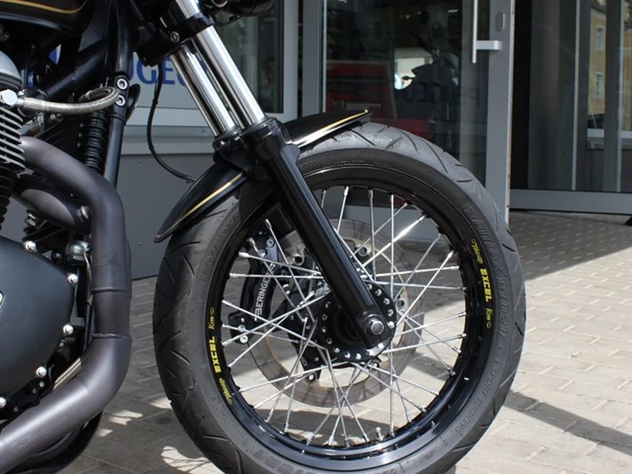 Umbgebautes Motorrad Triumph Thruxton Bild 7: Umbgebautes Motorrad Triumph Thruxton