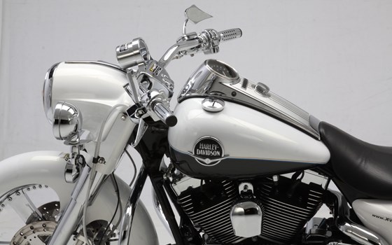 Umgebautes Motorrad Harley-Davidson Road King Classic FLHRC von X-Trem Custombikes - Bild 13 Umgebautes Motorrad Harley-Davidson Road King Classic FLHRC von X-Trem Custombikes - Bild 13