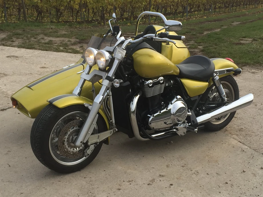 Umbgebautes Motorrad Triumph Thunderbird Bild 4: Umbgebautes Motorrad Triumph Thunderbird