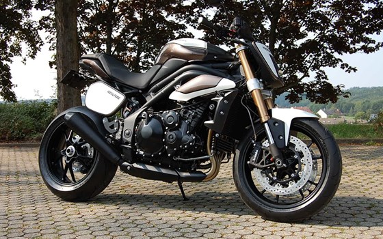 Umgebautes Motorrad Triumph Speed Triple 1050 von Motorcorner GmbH - Bild 1 Umgebautes Motorrad Triumph Speed Triple 1050 von Motorcorner GmbH - Bild 1
