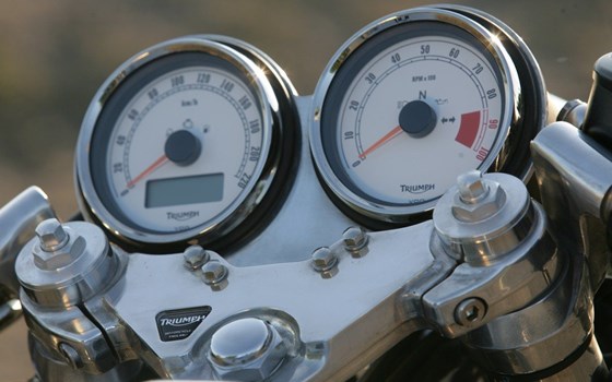 Umgebautes Motorrad Triumph Thruxton von Q-Bike Technik GmbH - Bild 7 Umgebautes Motorrad Triumph Thruxton von Q-Bike Technik GmbH - Bild 7