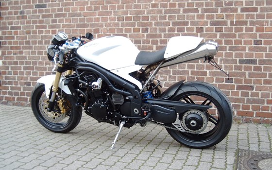 Umgebautes Motorrad Triumph Speed Triple 1050 von Q-Bike Technik GmbH - Bild 1 Umgebautes Motorrad Triumph Speed Triple 1050 von Q-Bike Technik GmbH - Bild 1