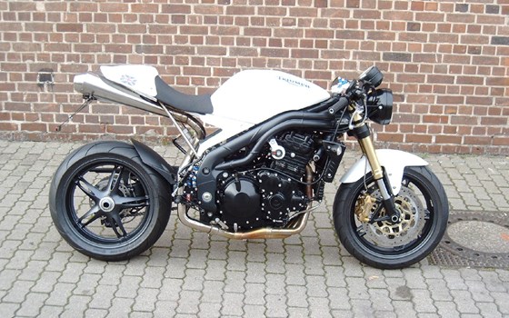 Umgebautes Motorrad Triumph Speed Triple 1050 von Q-Bike Technik GmbH - Bild 4 Umgebautes Motorrad Triumph Speed Triple 1050 von Q-Bike Technik GmbH - Bild 4