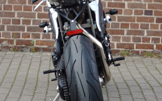 Umgebautes Motorrad Triumph Speed Triple 1050 von Q-Bike Technik GmbH - Bild 5 Umgebautes Motorrad Triumph Speed Triple 1050 von Q-Bike Technik GmbH - Bild 5