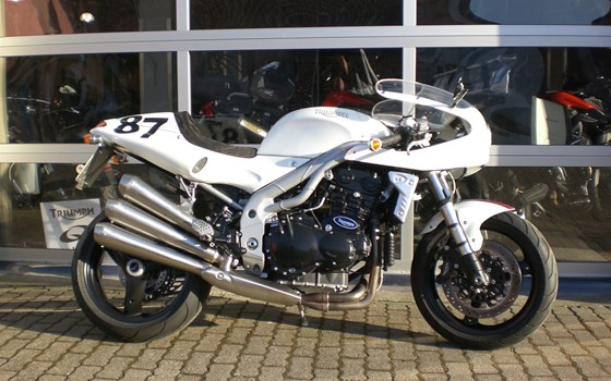 Umgebautes Motorrad Triumph Daytona 955i von Q-Bike Technik GmbH - Bild 1 Umgebautes Motorrad Triumph Daytona 955i von Q-Bike Technik GmbH - Bild 1