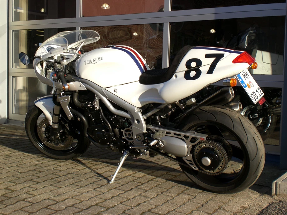 Umbgebautes Motorrad Triumph Daytona 955i Bild 2: Umbgebautes Motorrad Triumph Daytona 955i