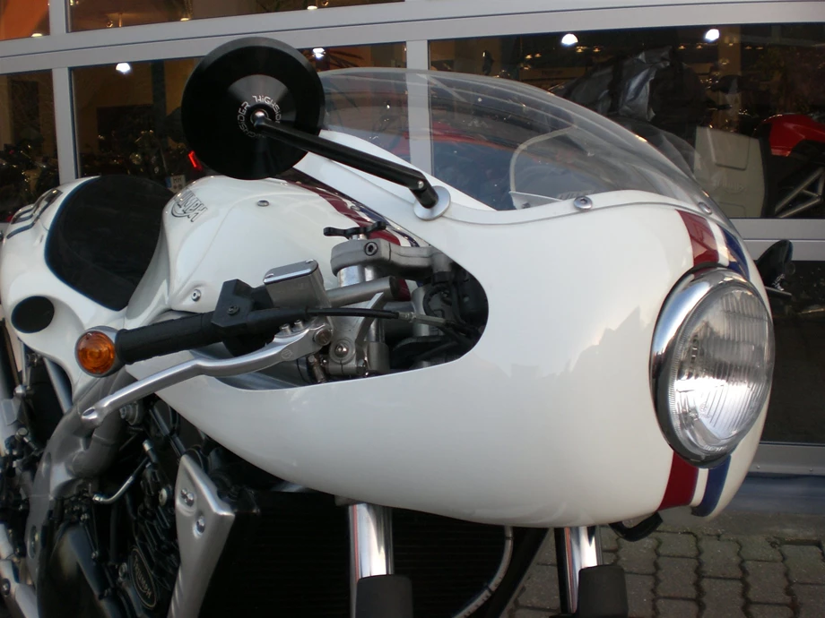 Umbgebautes Motorrad Triumph Daytona 955i Bild 3: Umbgebautes Motorrad Triumph Daytona 955i