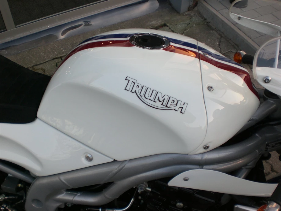 Umbgebautes Motorrad Triumph Daytona 955i Bild 6: Umbgebautes Motorrad Triumph Daytona 955i